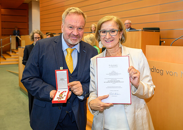 Goldenes Ehrenzeichen der Republik Österreich für Marcus Strahl
